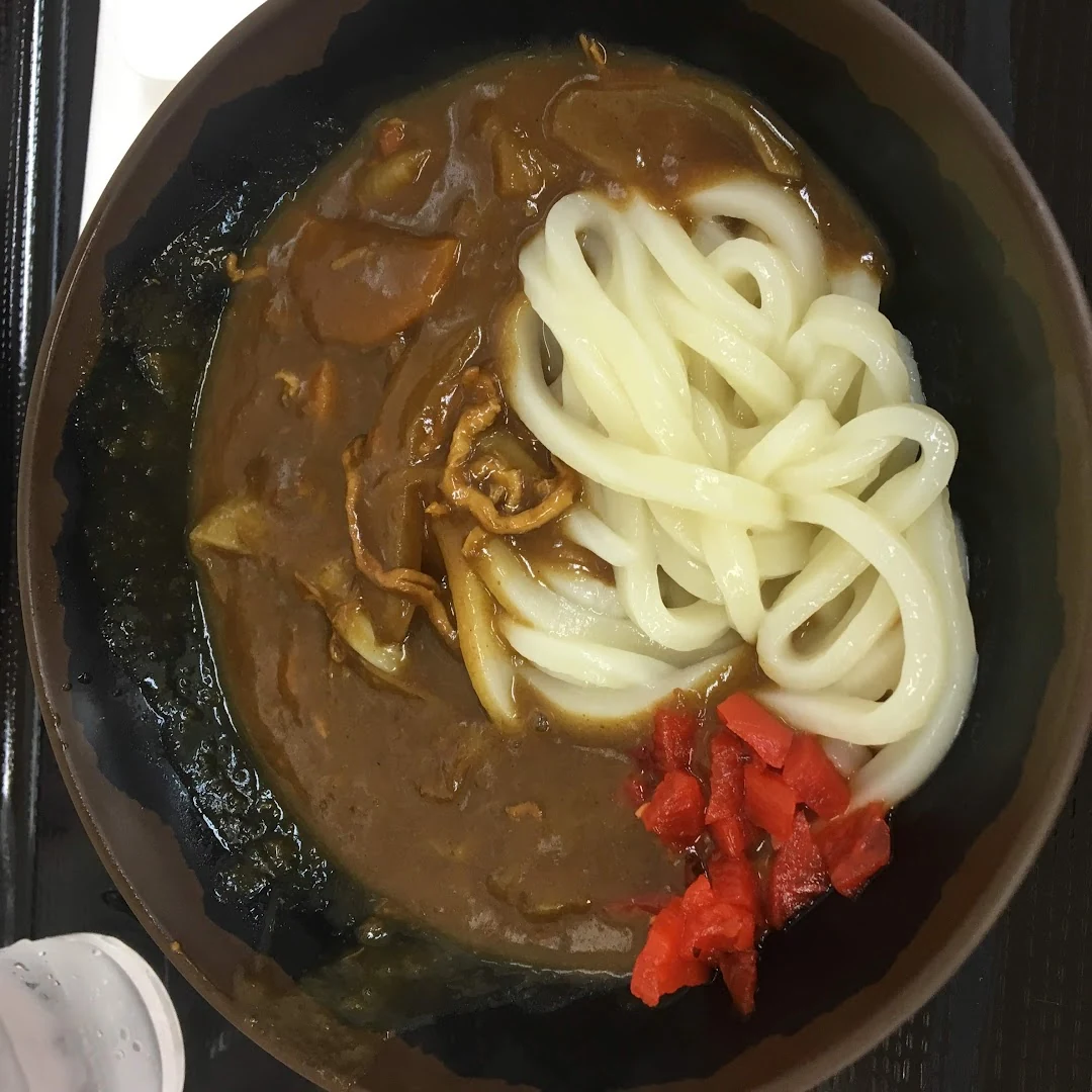 Thick curry udon with noodles and red pickles